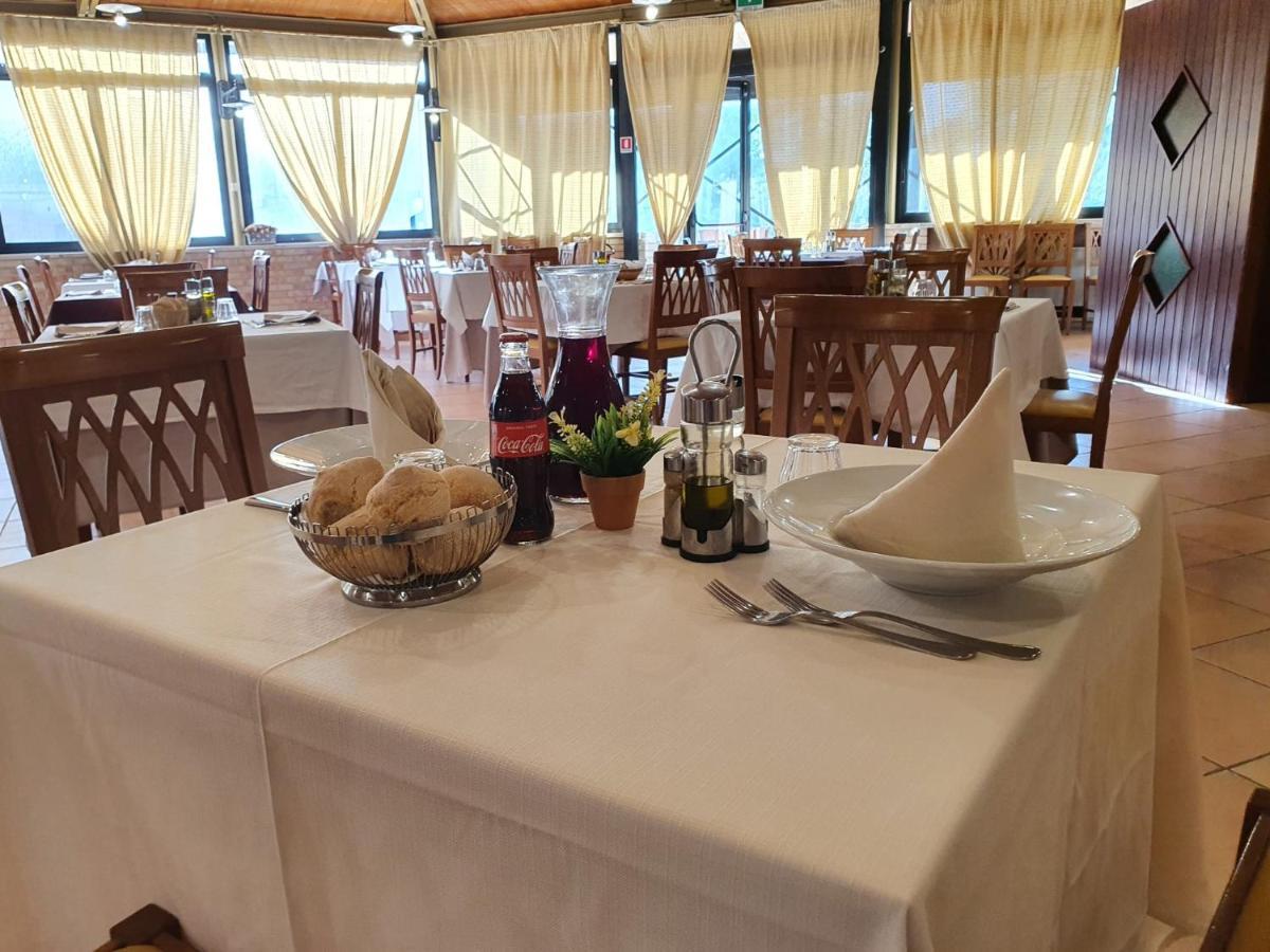 Hotel Holiday Фоджа Екстериор снимка