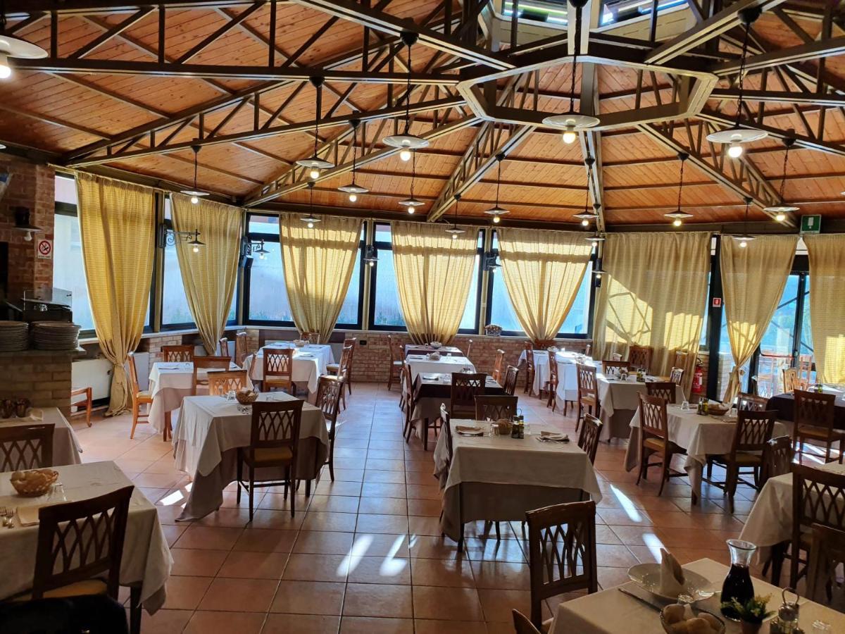 Hotel Holiday Фоджа Екстериор снимка