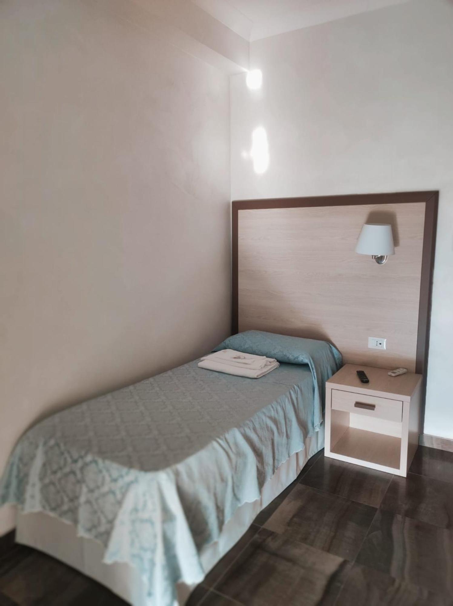 Hotel Holiday Фоджа Екстериор снимка