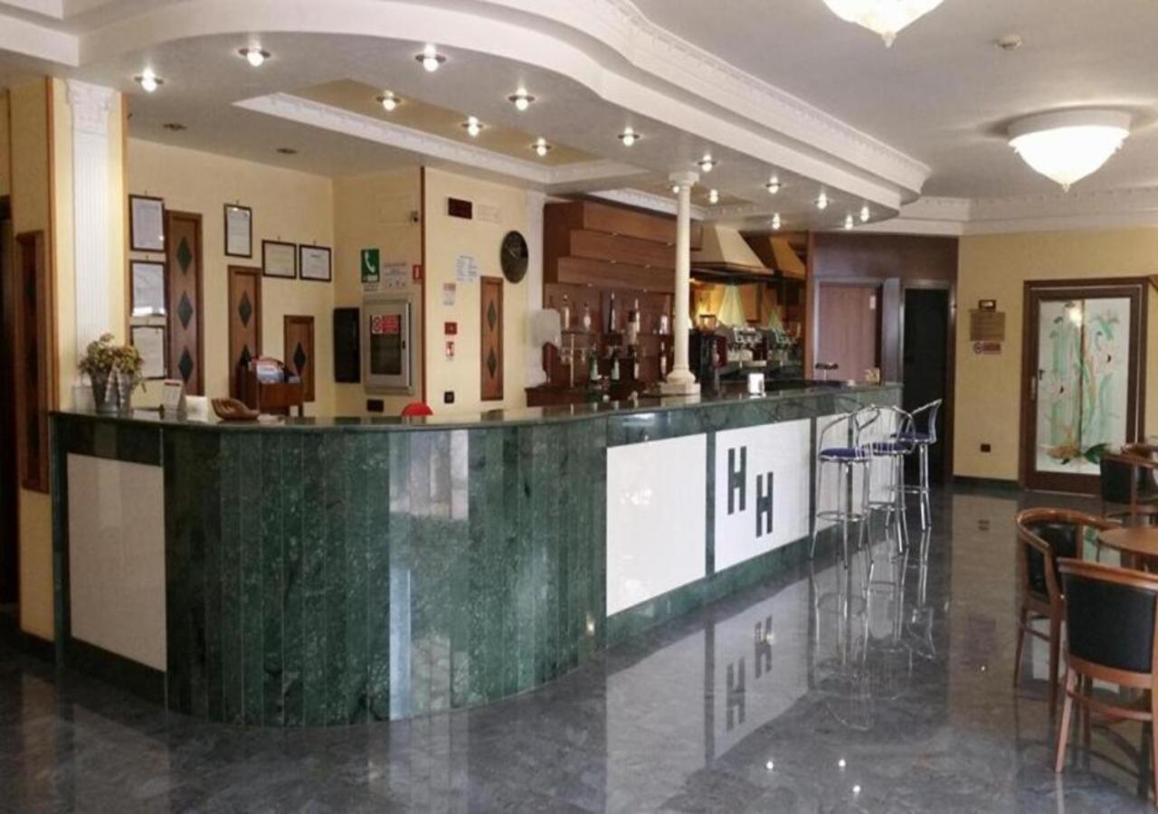 Hotel Holiday Фоджа Екстериор снимка