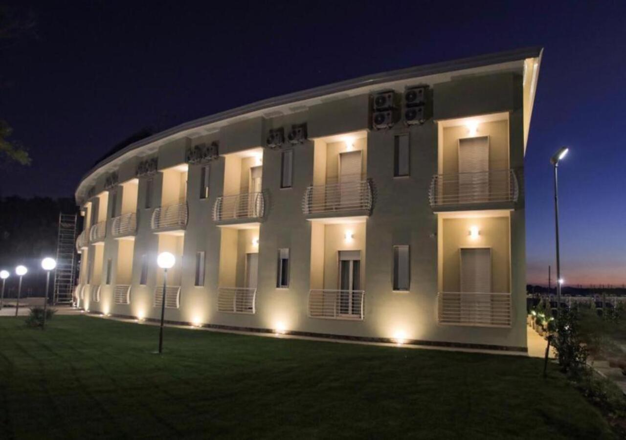 Hotel Holiday Фоджа Екстериор снимка