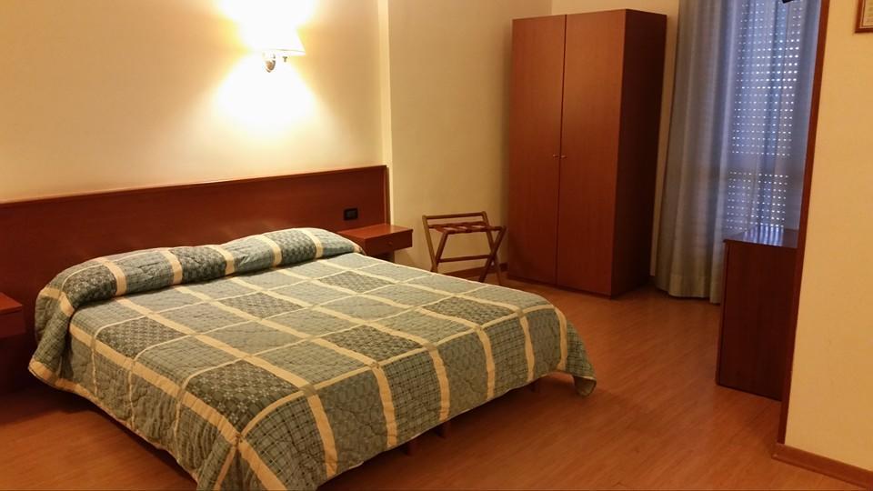 Hotel Holiday Фоджа Екстериор снимка
