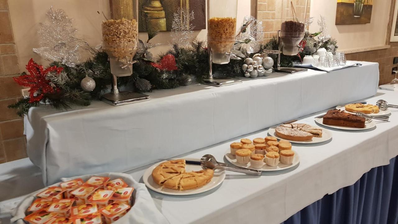 Hotel Holiday Фоджа Екстериор снимка